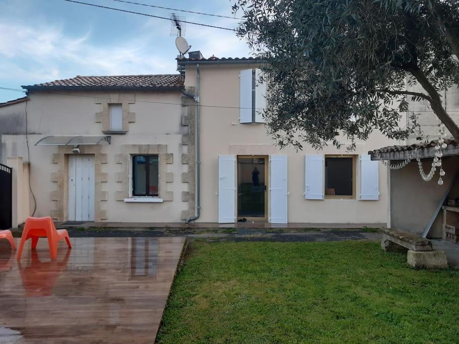 Vila Le Petit Nid Saint-Loubès Exteriér fotografie